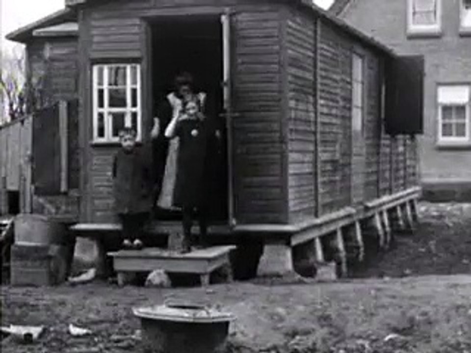 Nieuwe huisjes in het land van Maas en Waal - 28 april 1928