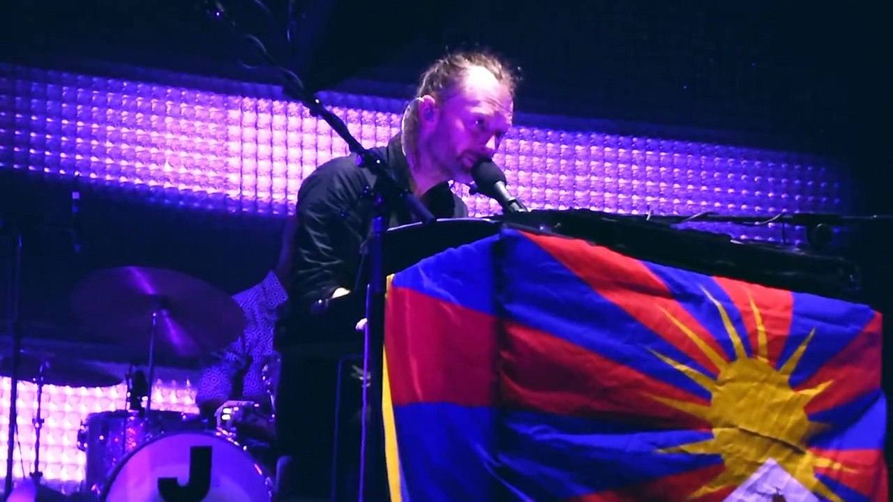 Radiohead Everything In Its Right Place (Intro Unravel by Bjork) Bercy Paris 2012