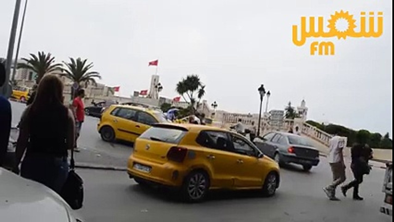 سائق تاكسي يرفض إيصال حريف ضرير والأمن يتدخل