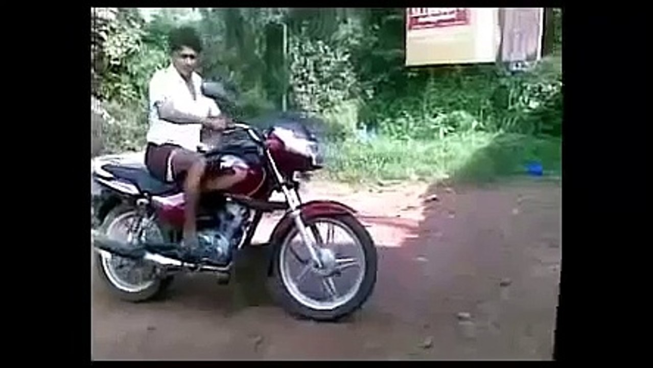 Super Kocak   Aksi Standing Lucu Motor Bajaj Pulsar Super Kocak