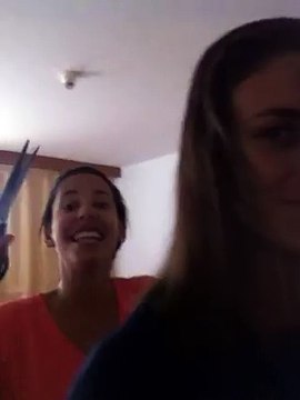 Elize Maia cumpre promessa após medalha no mundial de vôlei de praia