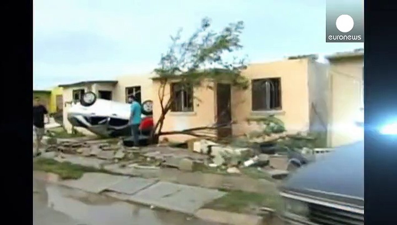 Starker tornado fegt über mexikanische stadt hinweg