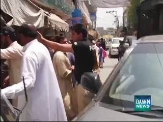 Reham Khans Protocol Officer Beating A Rickshaw Driver on Road