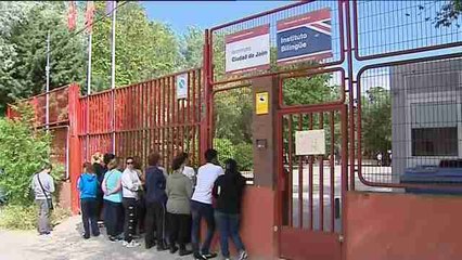 Suspenden a un director de instituto tras el suicidio de una alumna por acoso