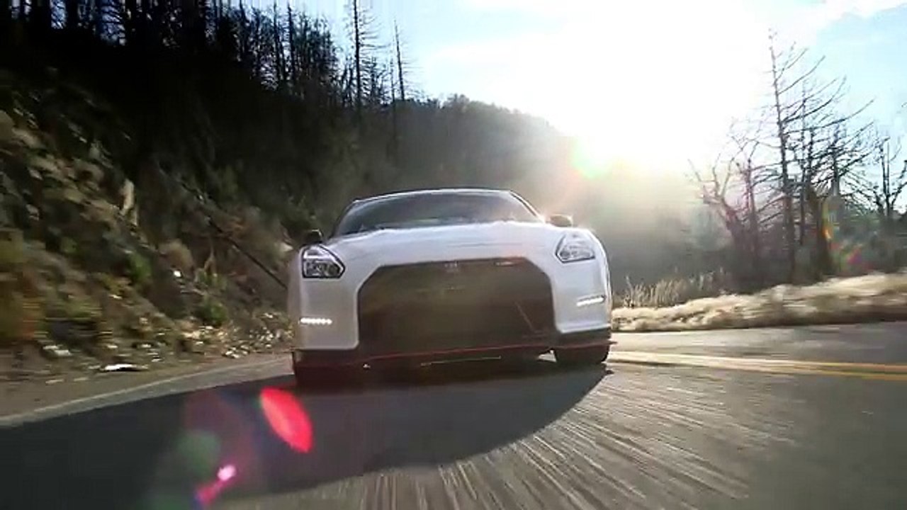 2015 Chevrolet Corvette Z06 vs 2015 Nissan GT-R Nismo