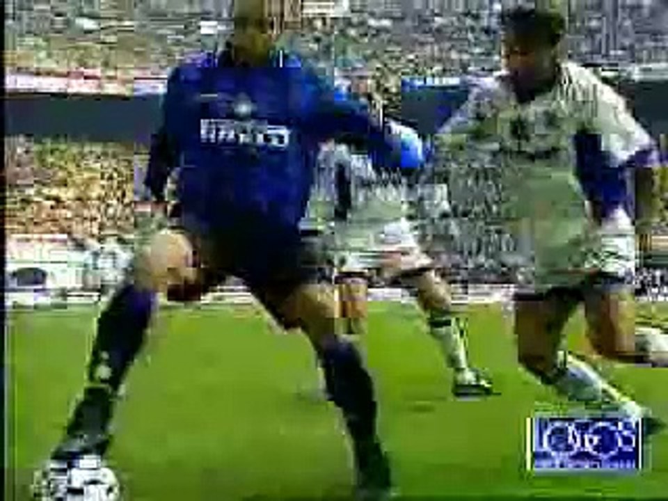 Football-Amazing Soccer Goals And Moves