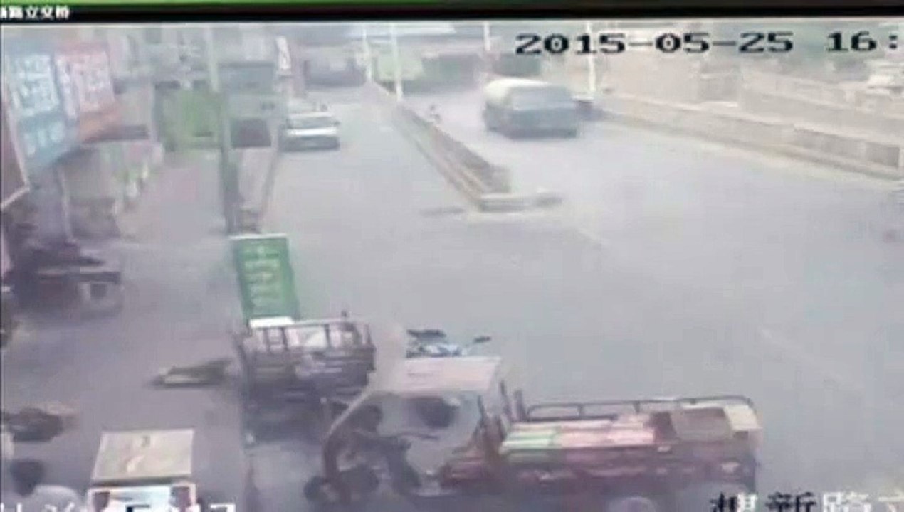 Chine : un camion-citerne perd ses freins et emboutit une dizaine d’autres véhicules