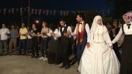 MERSİN ELVANLI.BELDESİ VAN LILARIN DÜĞÜNÜ