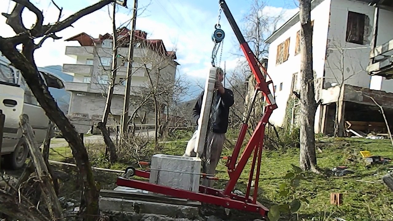 demirci köyündeki çeşmenin kurulum görüntüleri