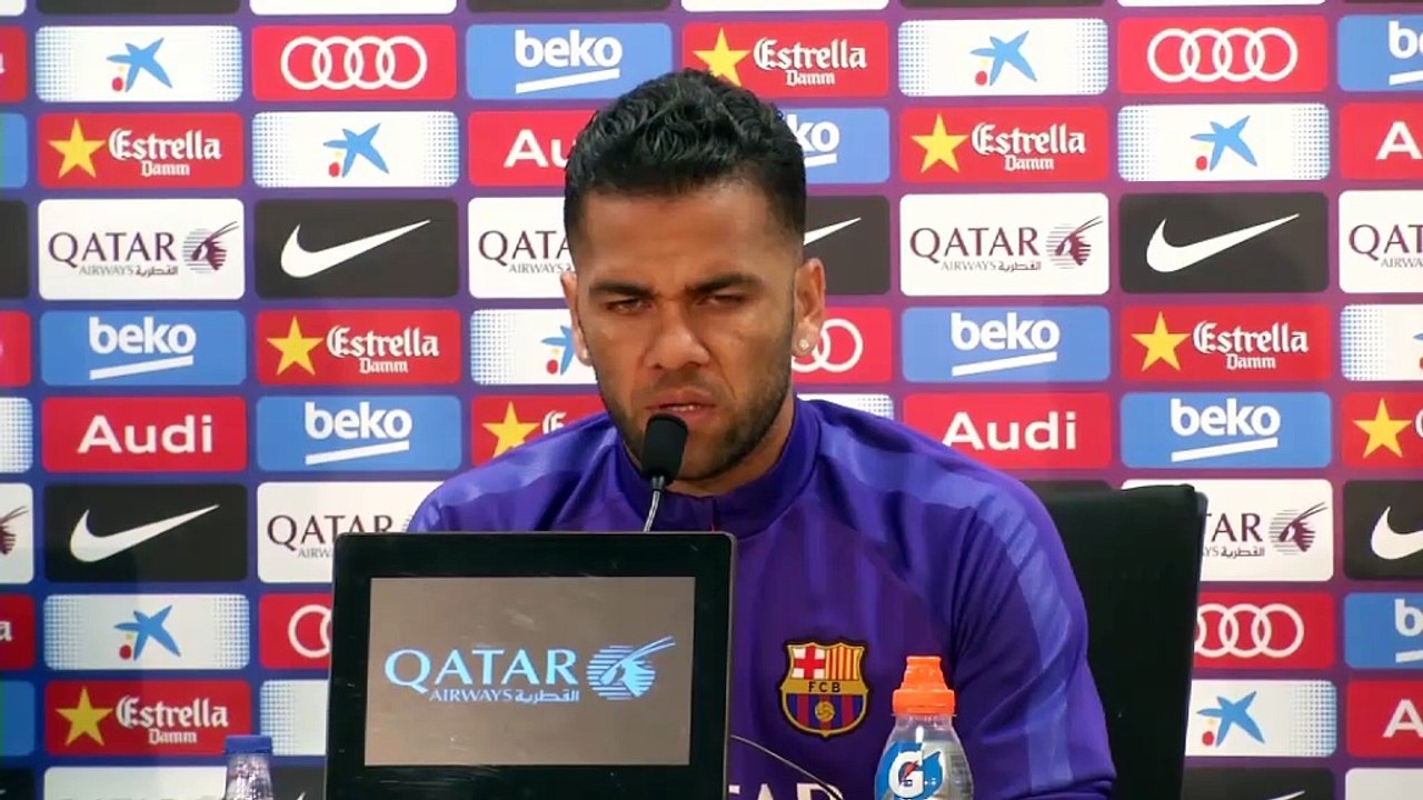 Barcas Dani Alves lässt Zukunft offen