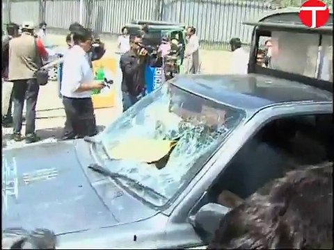 Protesting lawyers attempt to break through Punjab Assembly