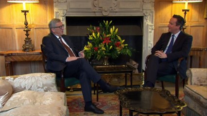David Cameron chats with Jean-Claude Juncker