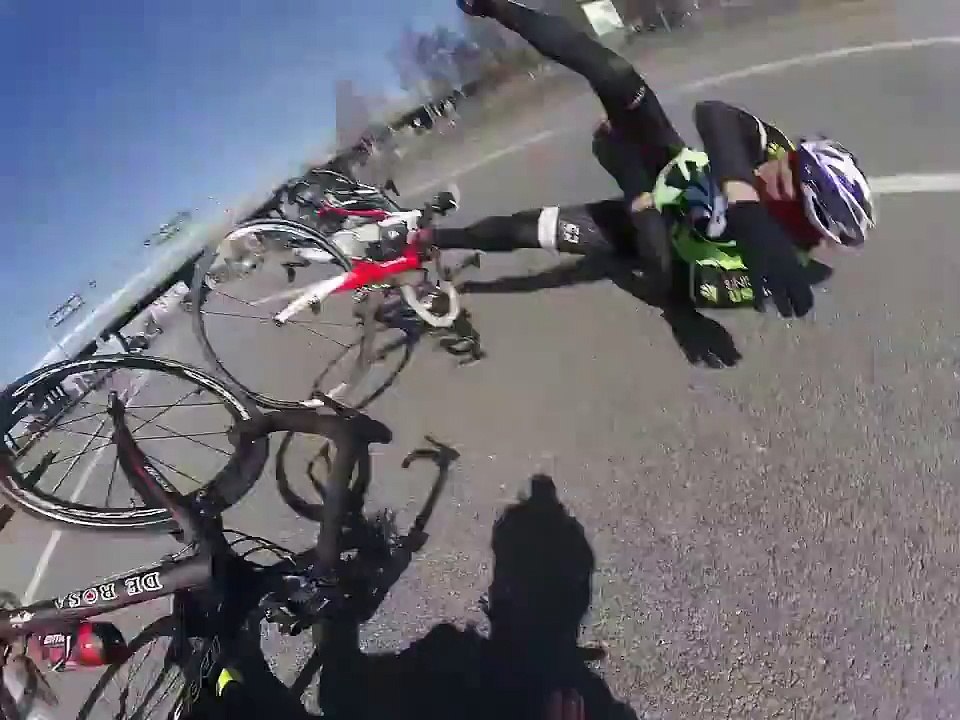 Cyclist sideswiped by tanker truck on a Russian highway !
