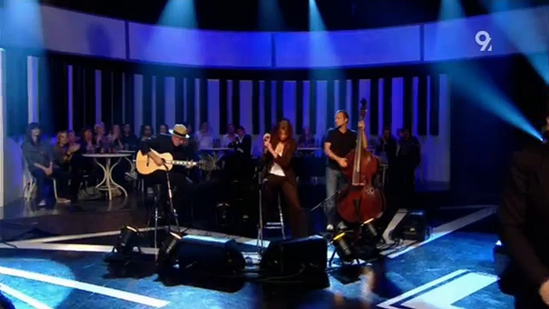 Carla Bruni - Tu Es Ma Came, Live Jools Holland, 2008 - video Dailymotion