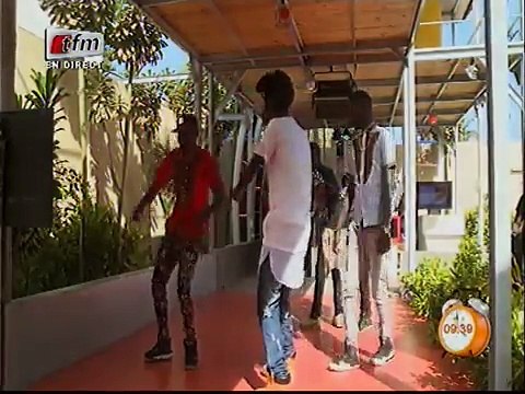 DANSEUR REFUSE DE QUITTER LE PLATEAU DE YEWULEEN