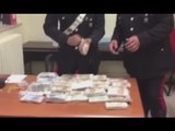 Bari - Arrivano i carabinieri e getta 620mila euro dalla finestra (26.05.15)