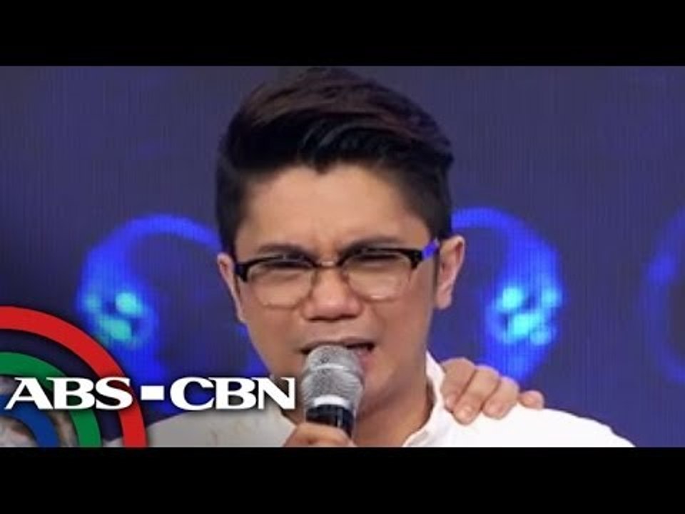 Vhong cries as DOJ junks rape complaint