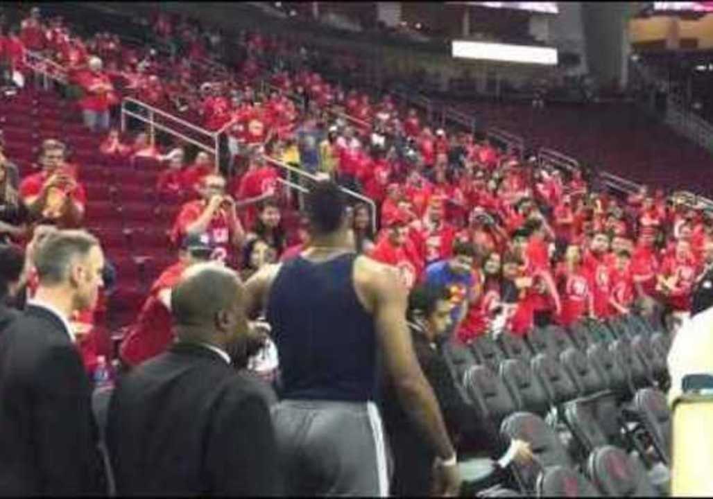 Dwight Howard Stranded With Rockets Fans as Storm Hits Houston