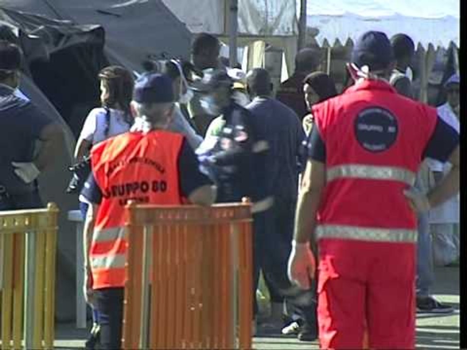 Salerno - Arriva la Nave Etna, sbarcati 2.186 profughi -live 4- (19.07.14)