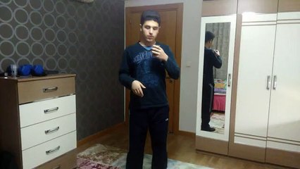 Tek Yudumda Bir Bardak Kola İçen Ergen