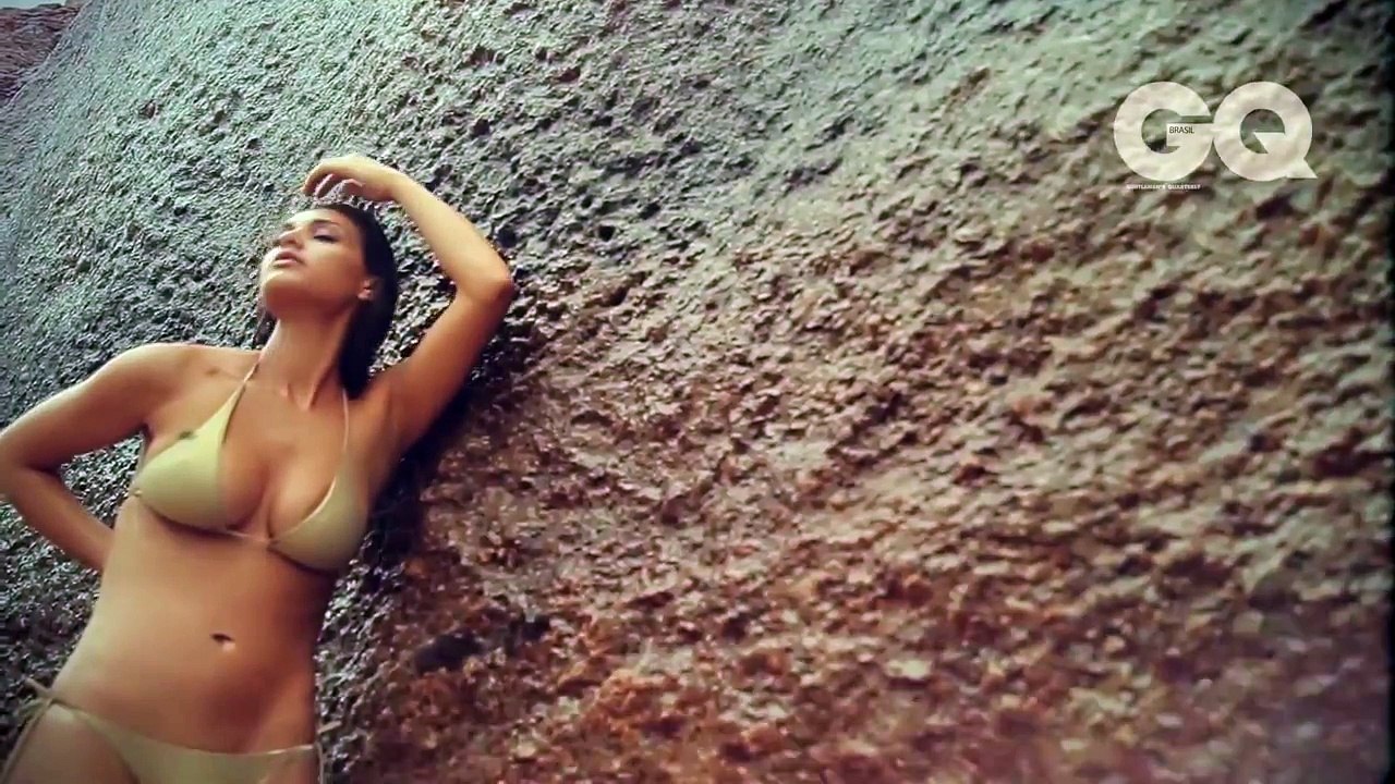 GQ - Debora Nascimento