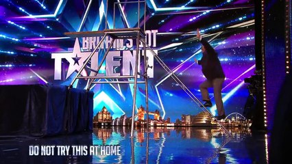 Il fait le clown sur un trampoline à Britains Got Talent