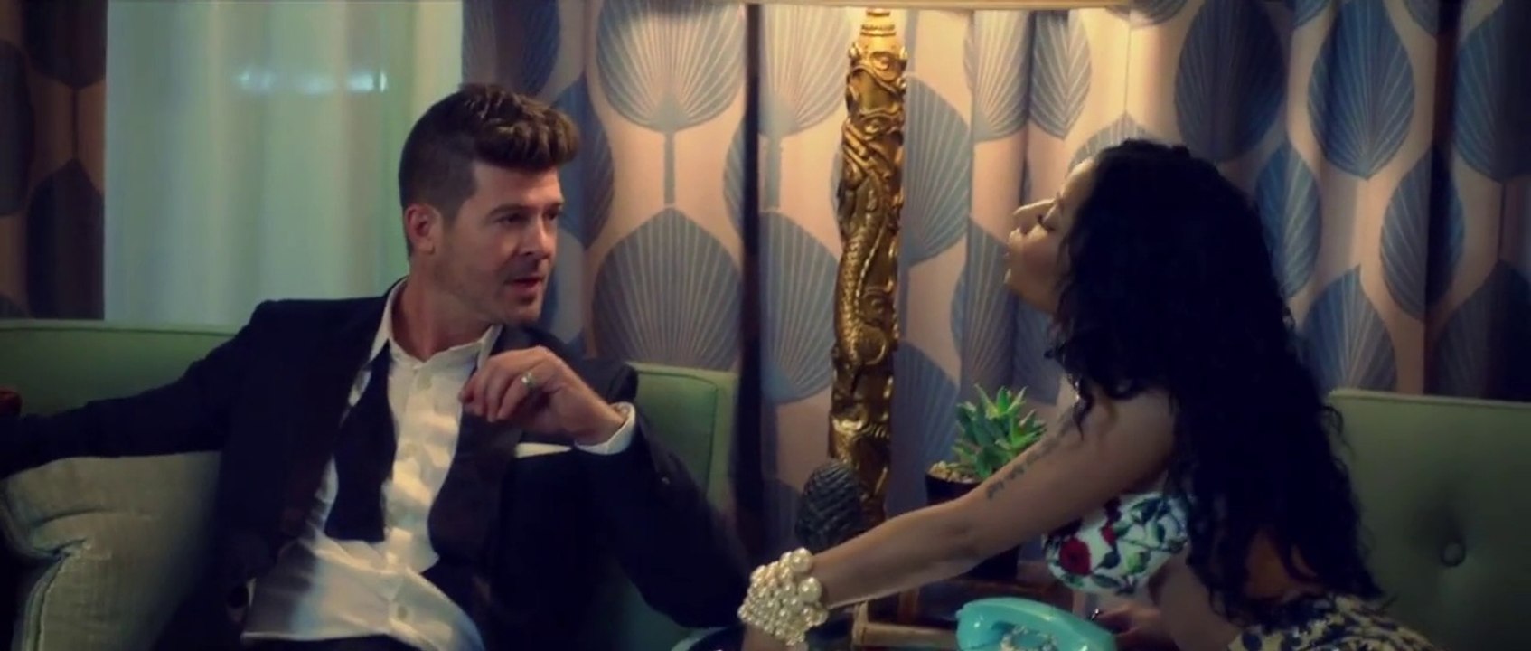 ROBIN THICKE ft NICKI MINAJ " Back Together " (Video 2015).
