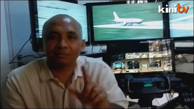 Kapt Zaharie guna telefon di kokpit sebelum berlepas