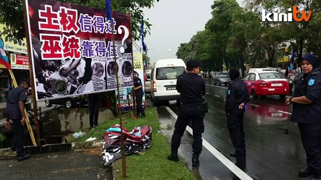 SPR turunkan poster 'You'll Never Walk Alone' PKR