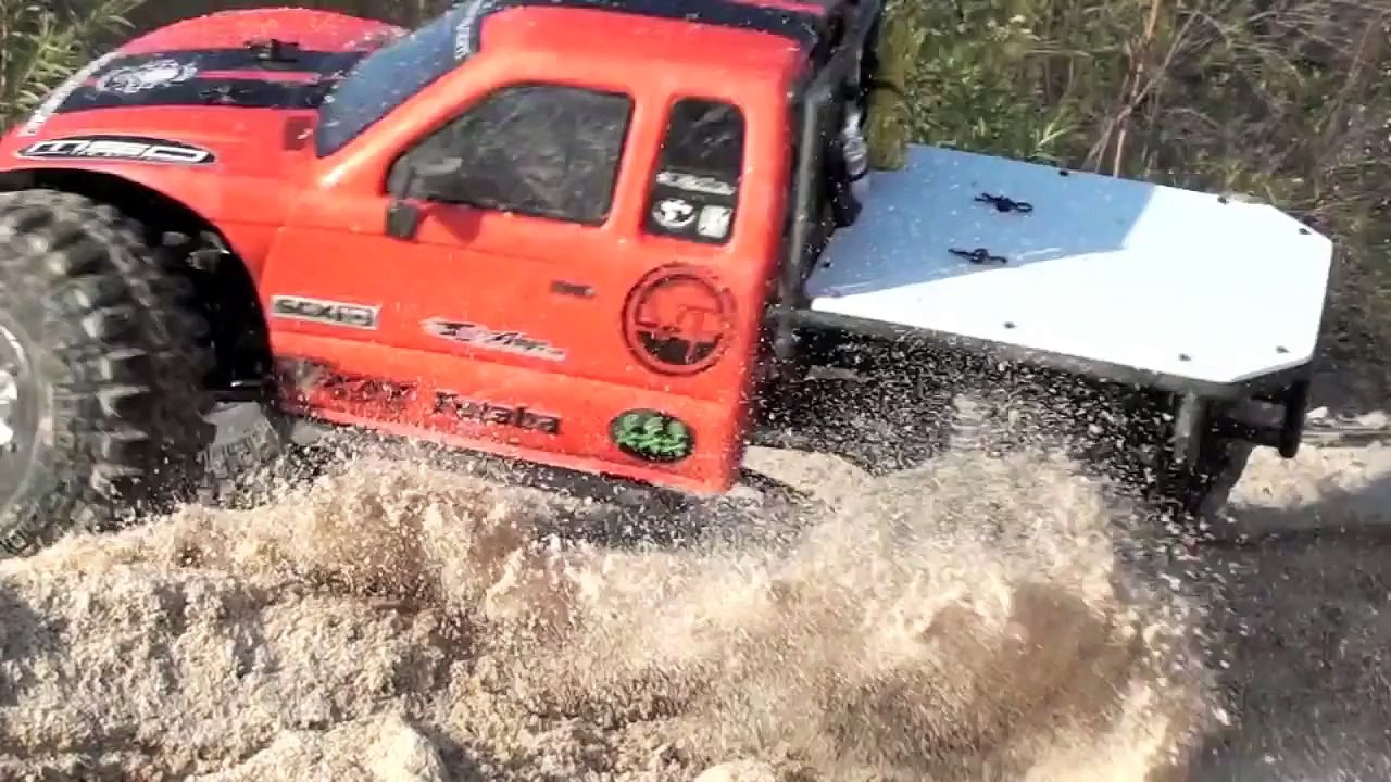 Honcho SCX10 in the mud
