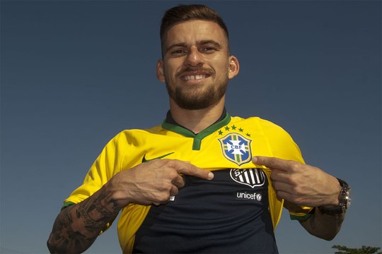 Após primeira convocação, Lucas Lima é parabenizado pelos companheiros do Santos