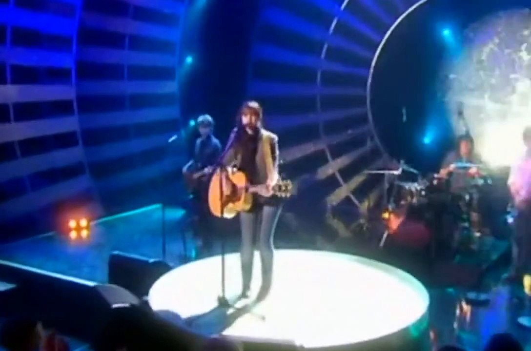 Amy Macdonald - 22 - Sweet Caroline (Live on ITV's Guilty Pleasures 09-02-2008).avi