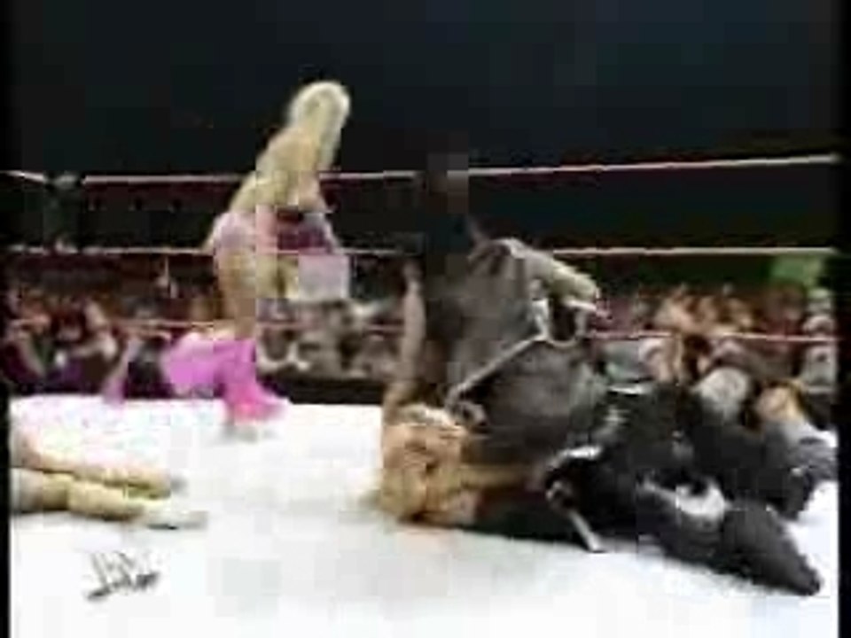 Trish Stratus Defeats Torrie Wilson
