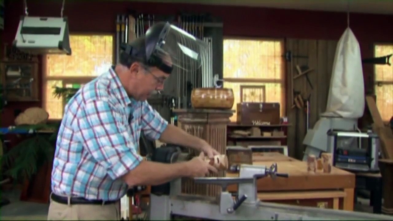 The American Woodshop-Turning a Round Box with Scott & Suzy Phillips, Presented by Woodcraft