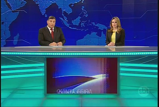 Bandidos explodem caixas eletrônicos e atiram contra base da PM