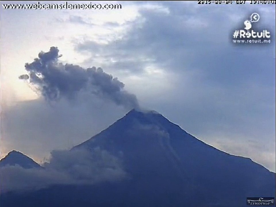 Volcan Colima  8-4-15    "Eruptions"