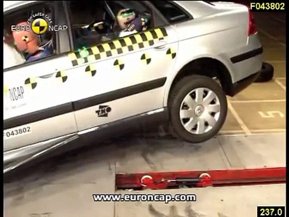 Citroen C5 2004 Euro NCAP crash test