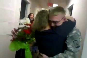 Soldier Surprises Mom For Christmas