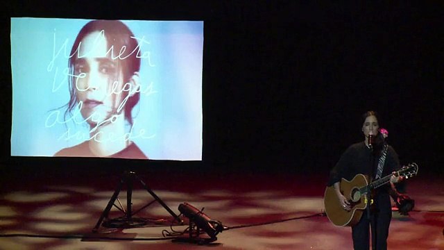 Julieta Venegas retrata la violencia en México [VIDEO]