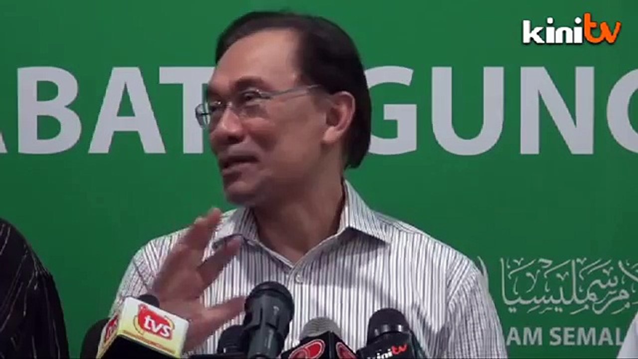 Anwar urges PKR member to drop lawsuit against Hadi