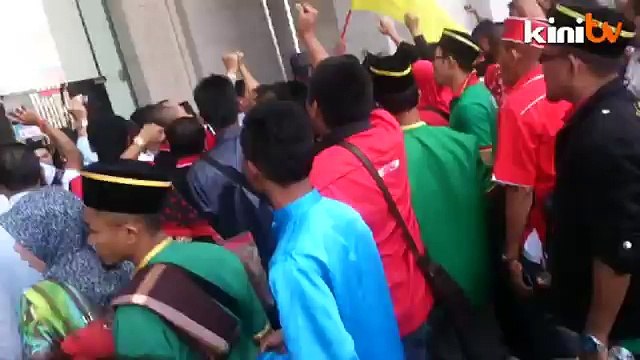 Protesters try to storm court during Allah trial