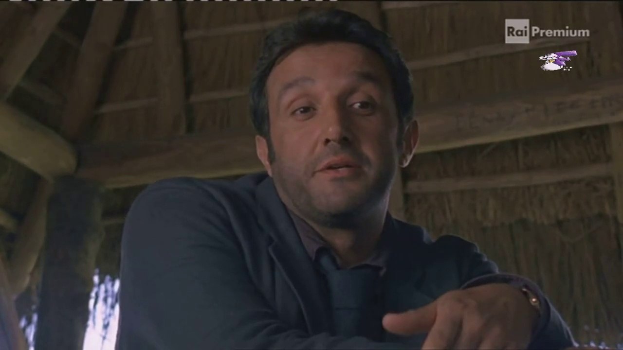 Flavio Insinna recita "L'omo e la scimmia" di Trilussa in Ho sposato uno sbirro 2