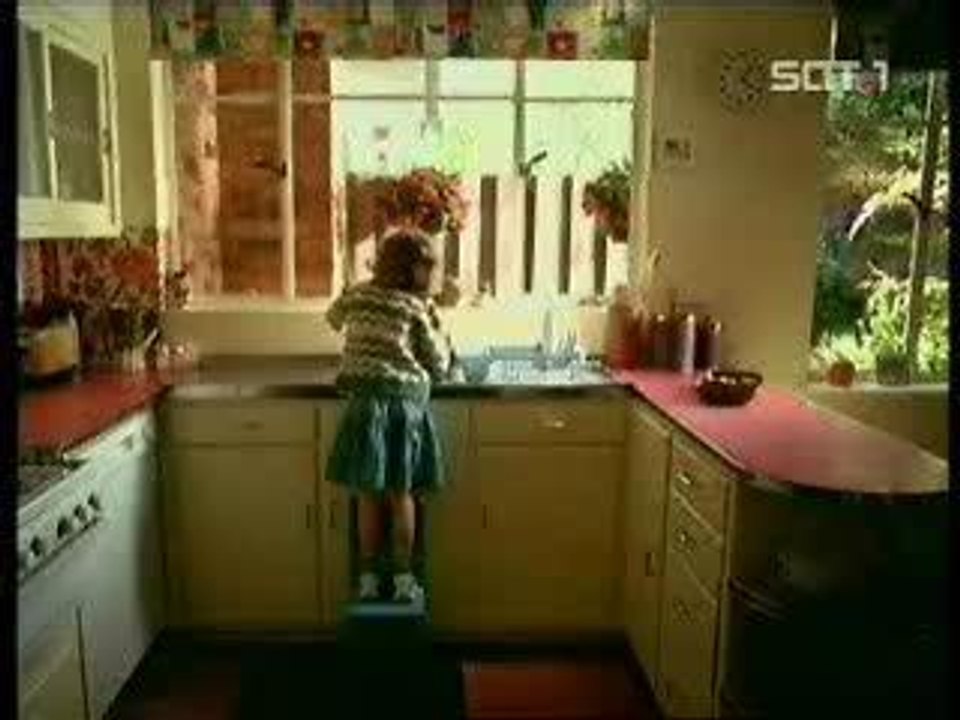Enfant vaisselle