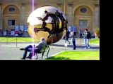 Rotating Golden Globe in Vatican. 梵地崗的旋轉金球。