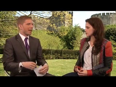 Kristen Stewart, Chris Hemsworth & Charlize Theron Interview: SNOW WHITE AND THE HUNTSMAN