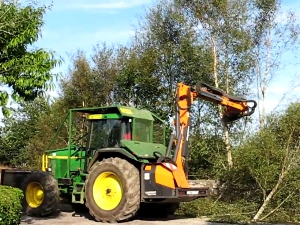 Elagage par Epareuse à Lamier à 2 grands Disques  Noremat sur John Deere 7610