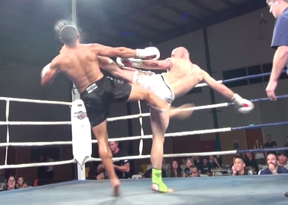 Le plus beau KO de l'année lors d'un match de boxe thaï