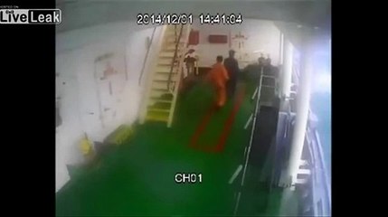 LiveLeak - Massive Wave Takes Out Two-copypasteads.com