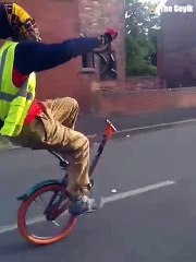 Bisiklet Şovunu Abartan Adam