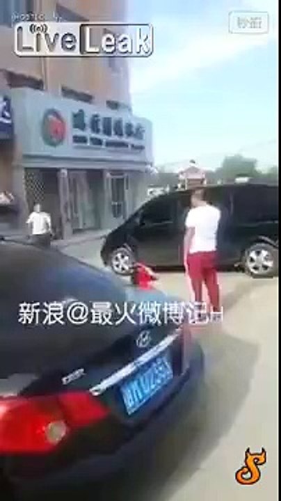 Китаец решил действовать не словом,а делом.